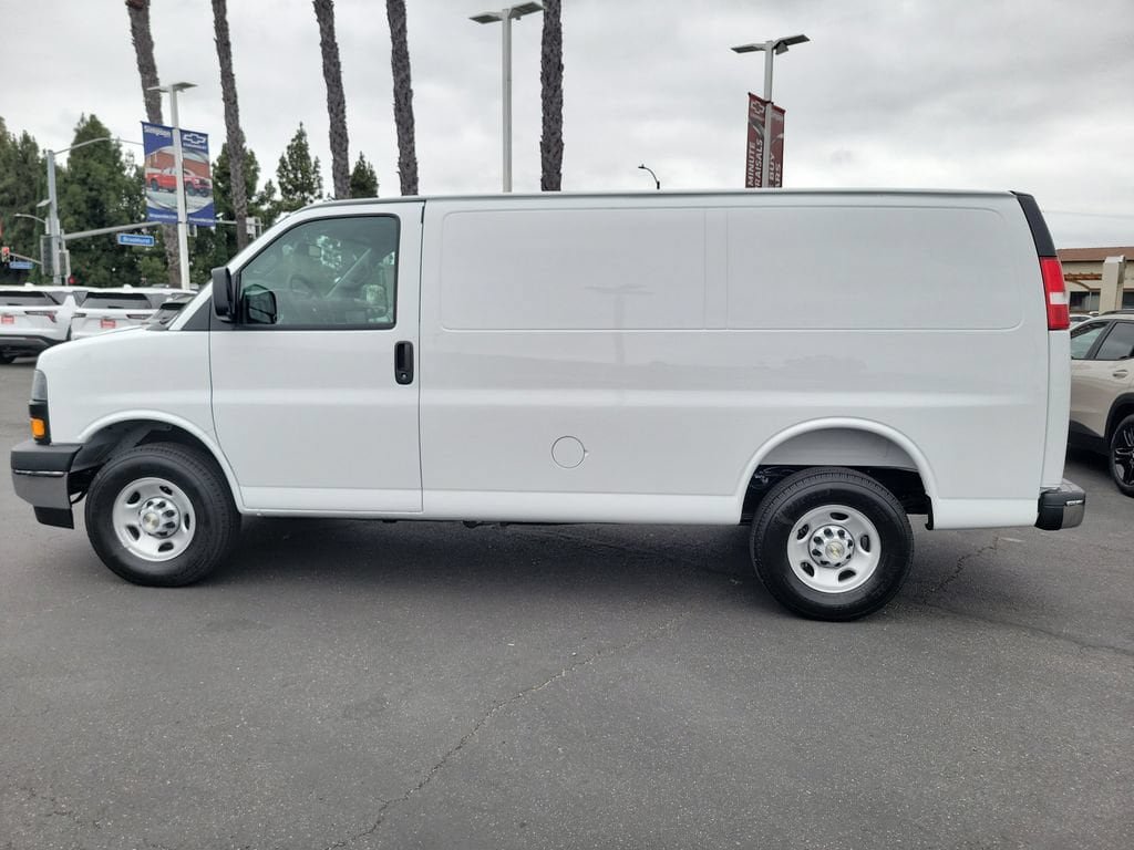 New 2026 Chevrolet Express 2500 w/ Driver Convenience Package RWD image 21