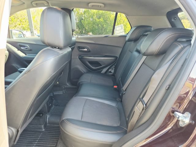 Used 2021 Chevrolet Trax LT w/ LT Convenience Package FWD image 12