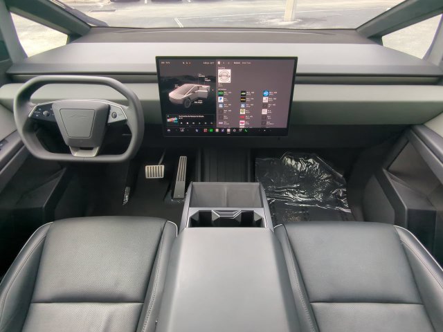 Used 2024 Tesla Cybertruck AWD Crew Cab image 15