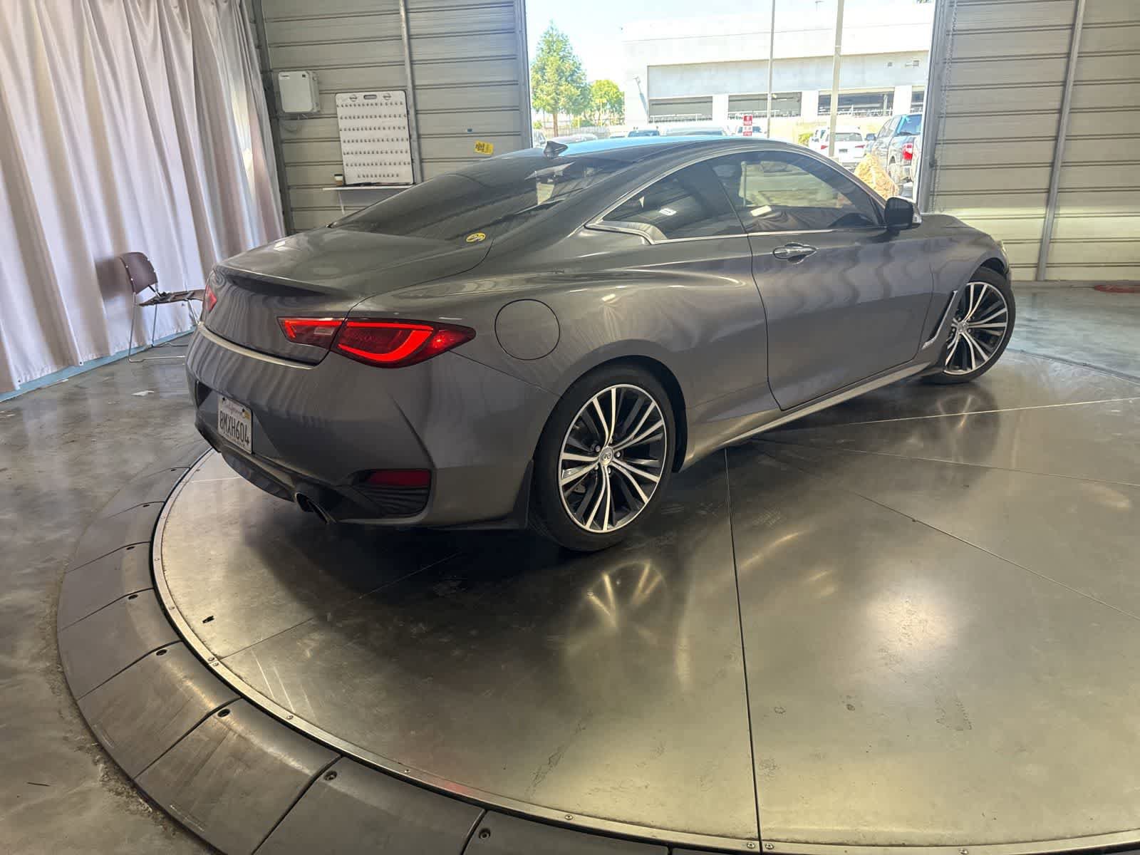 Used 2019 INFINITI Q60 3.0t Luxe w/ Essential Package RWD image 5