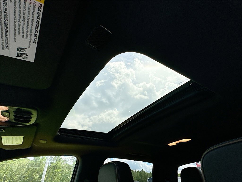 New 2024 GMC Canyon Denali w/ LPO, Denali Black Edition image 11