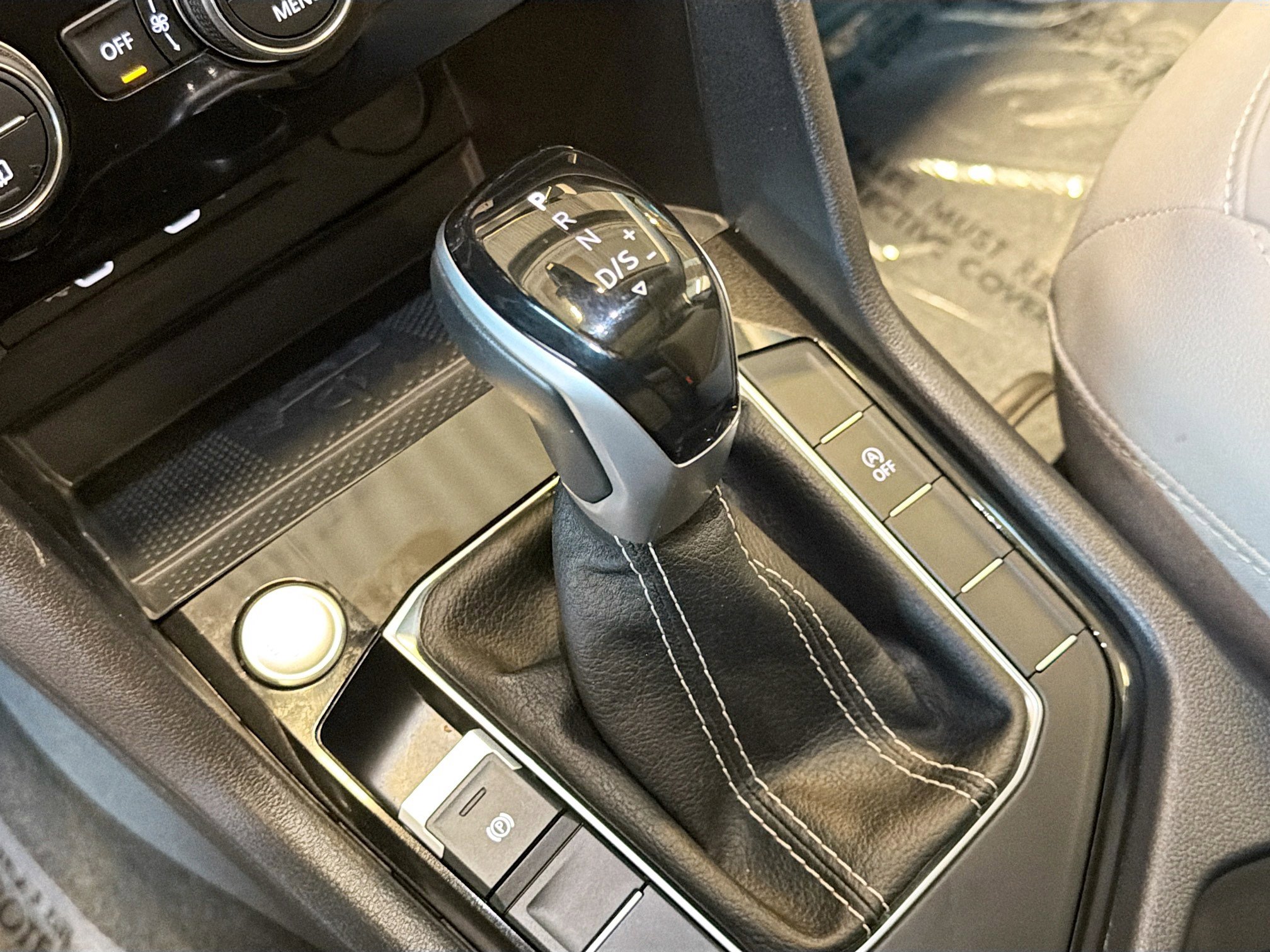 Used 2024 Volkswagen Taos SE image 24