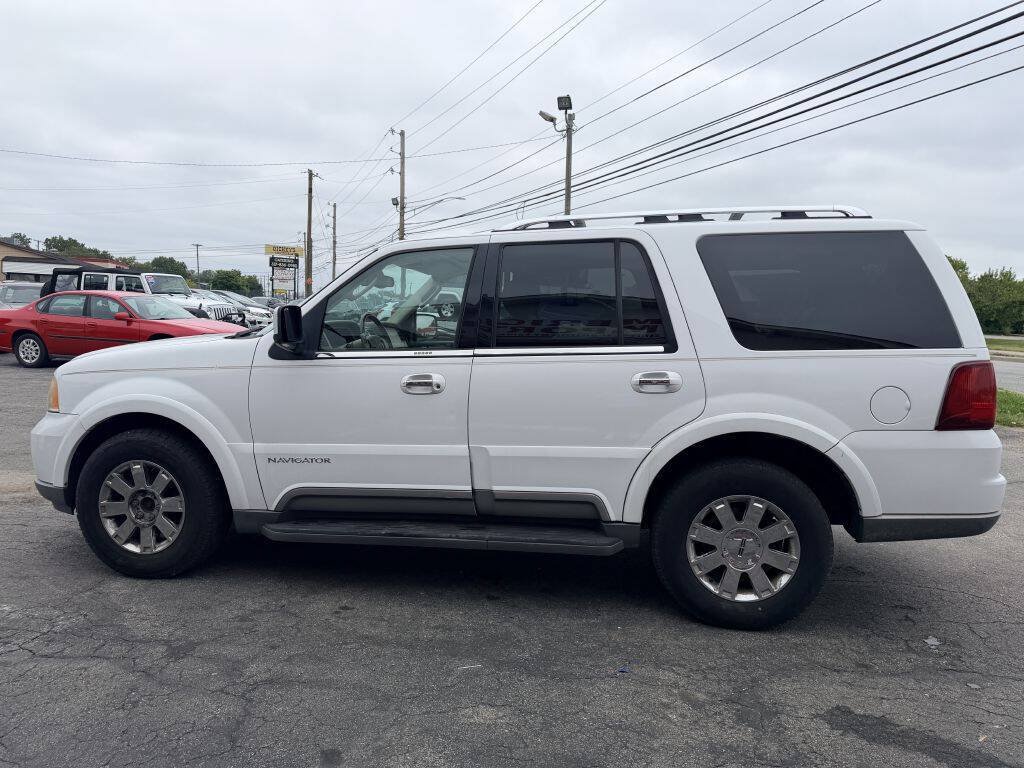 Used 2004 Lincoln Navigator Ultimate AWD/4WD image 3
