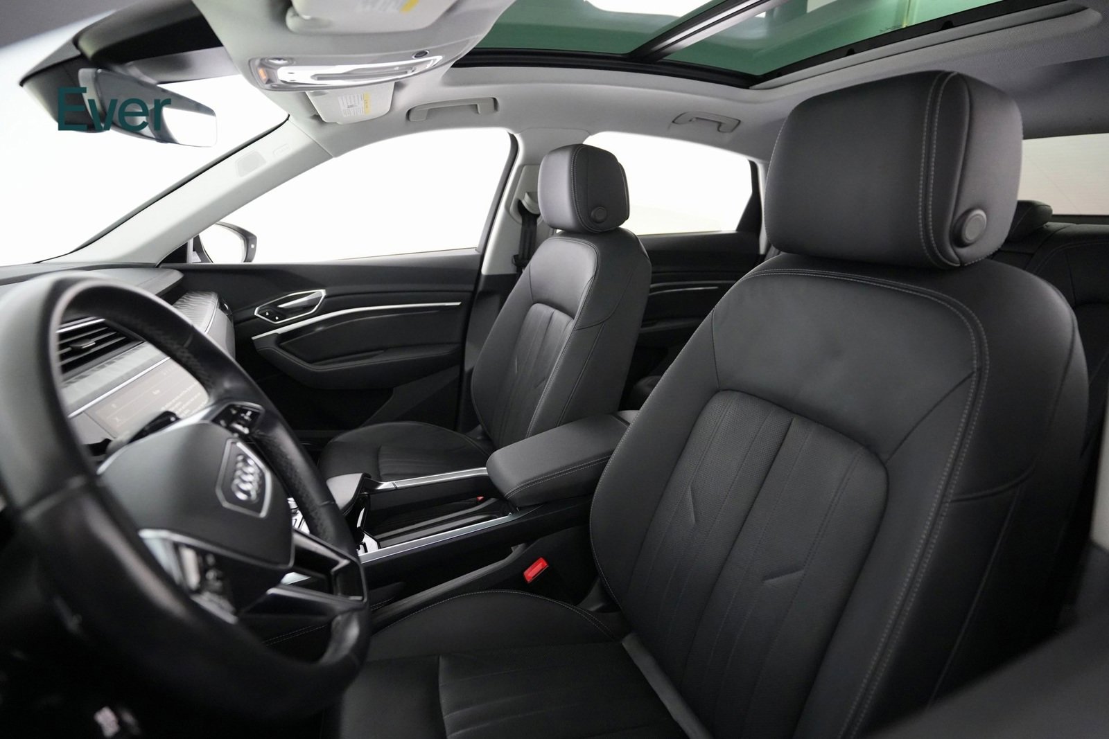 Used 2022 Audi e-tron Premium Plus image 7