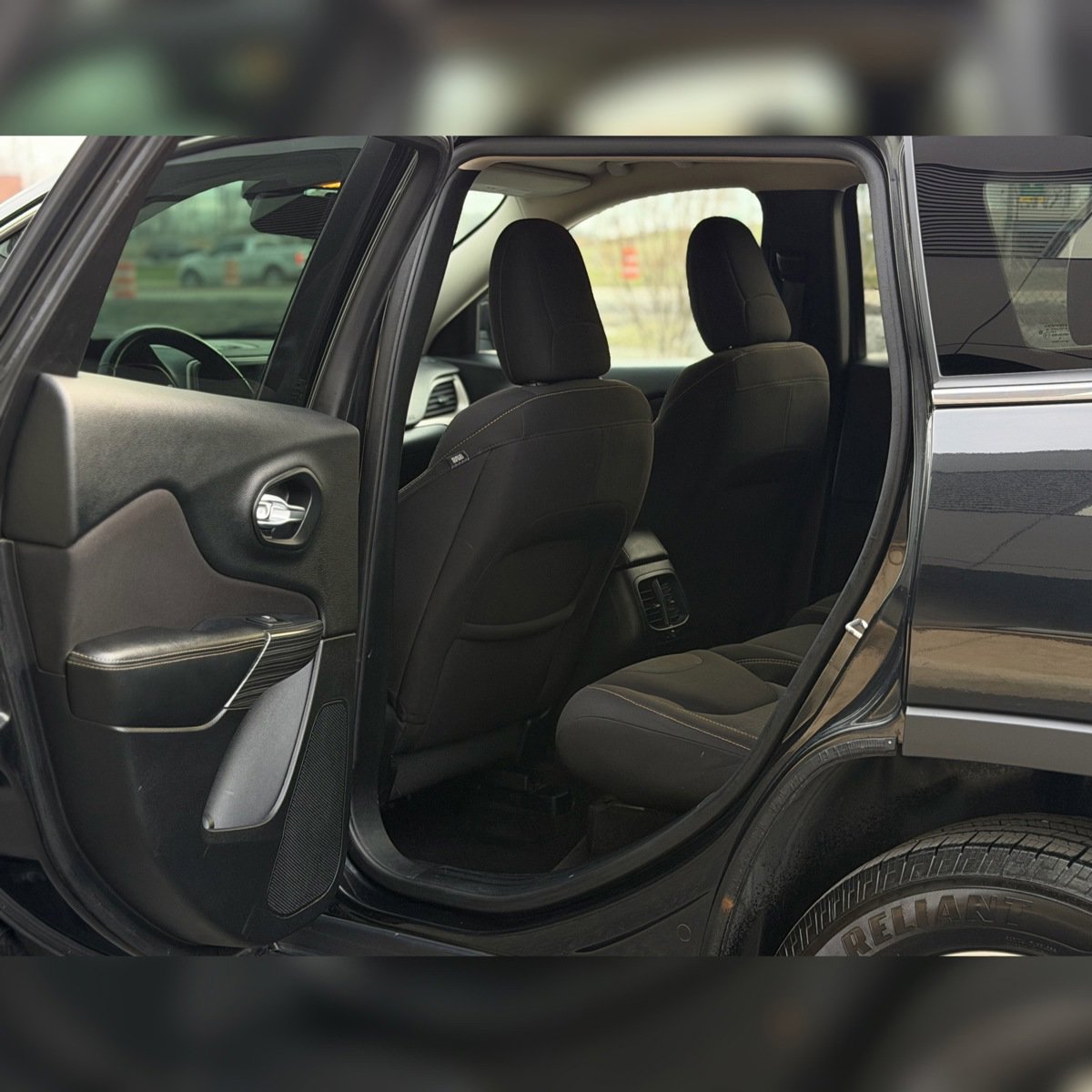 Used 2016 Jeep Cherokee Latitude w/ Cold Weather Group image 7