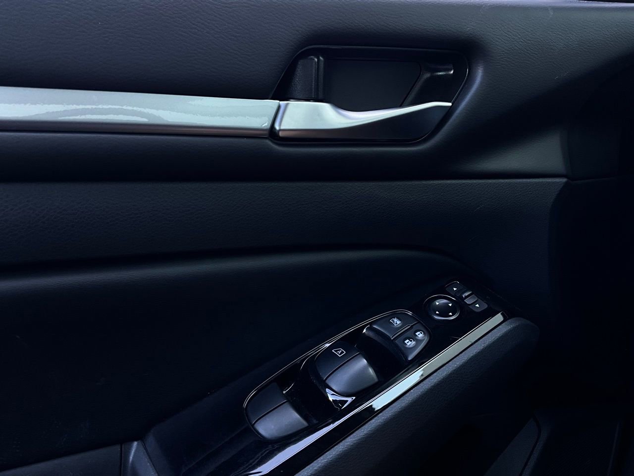 Used 2025 Nissan Altima 2.5 SR image 20