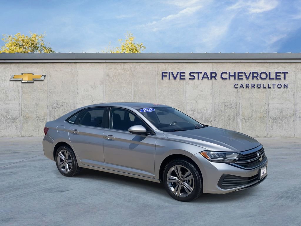 Used 2023 Volkswagen Jetta SE FWD image 2