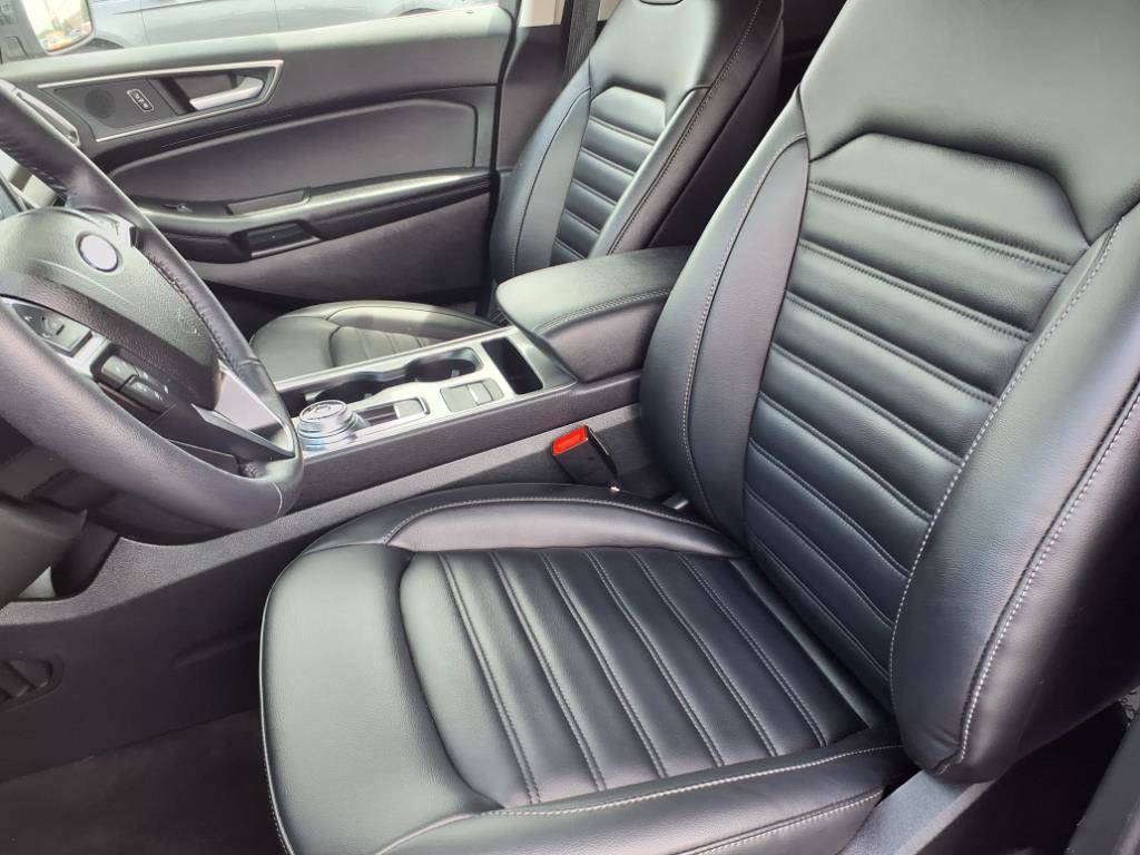 Used 2023 Ford Edge SEL w/ Convenience Package image 3