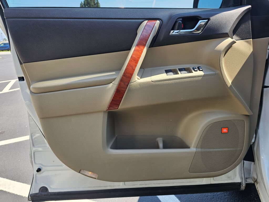 Used 2010 Toyota Highlander Limited AWD/4WD image 18