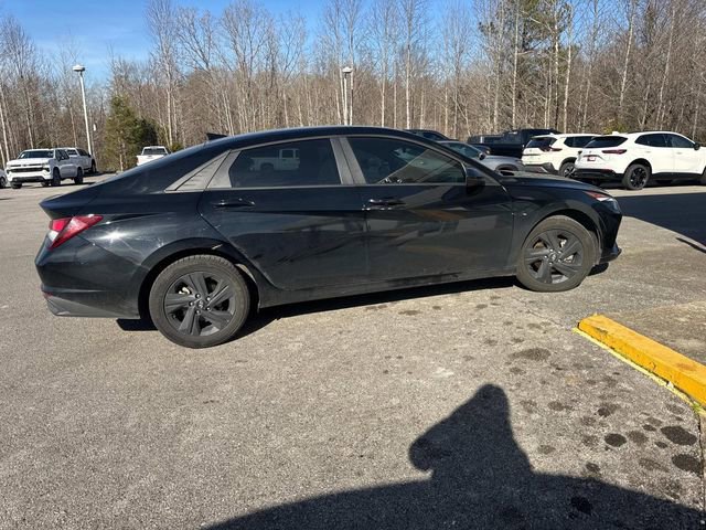 Used 2023 Hyundai Elantra SEL image 12