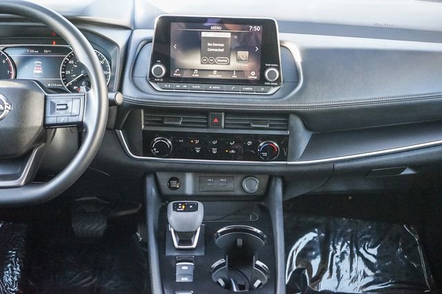 Used 2025 Nissan Rogue S image 14