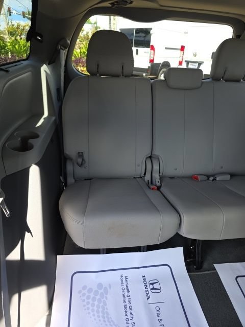 Used 2020 Toyota Sienna FWD image 6