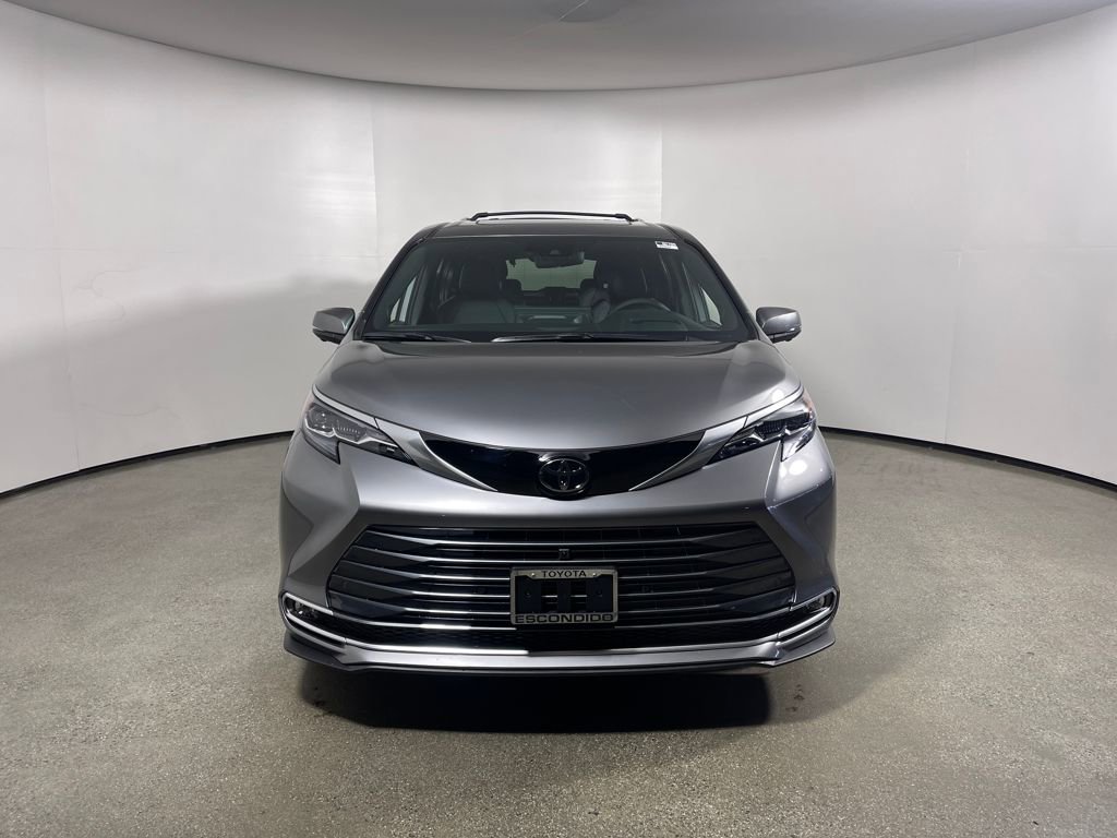 Used 2026 Toyota Sienna Platinum image 8