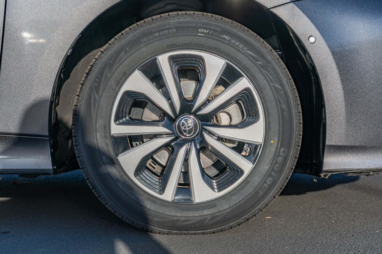 Used 2019 Toyota Prius LE w/ Carpet Mat Package FWD image 12