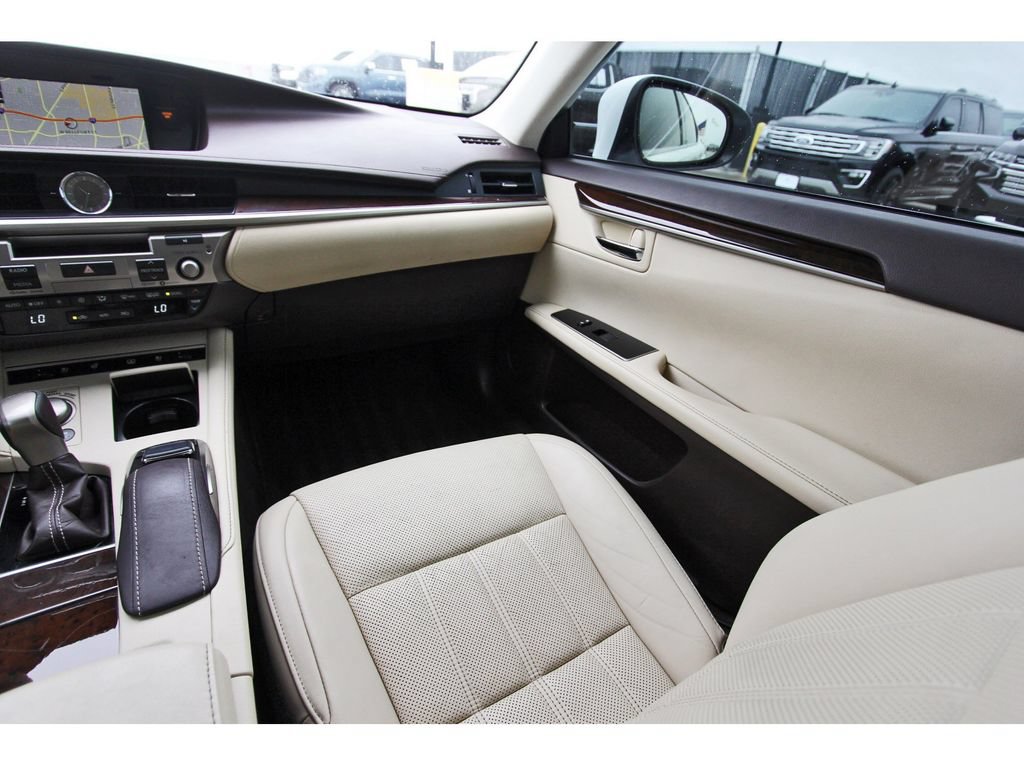 Used 2017 Lexus ES 350 w/ Luxury Package FWD image 10