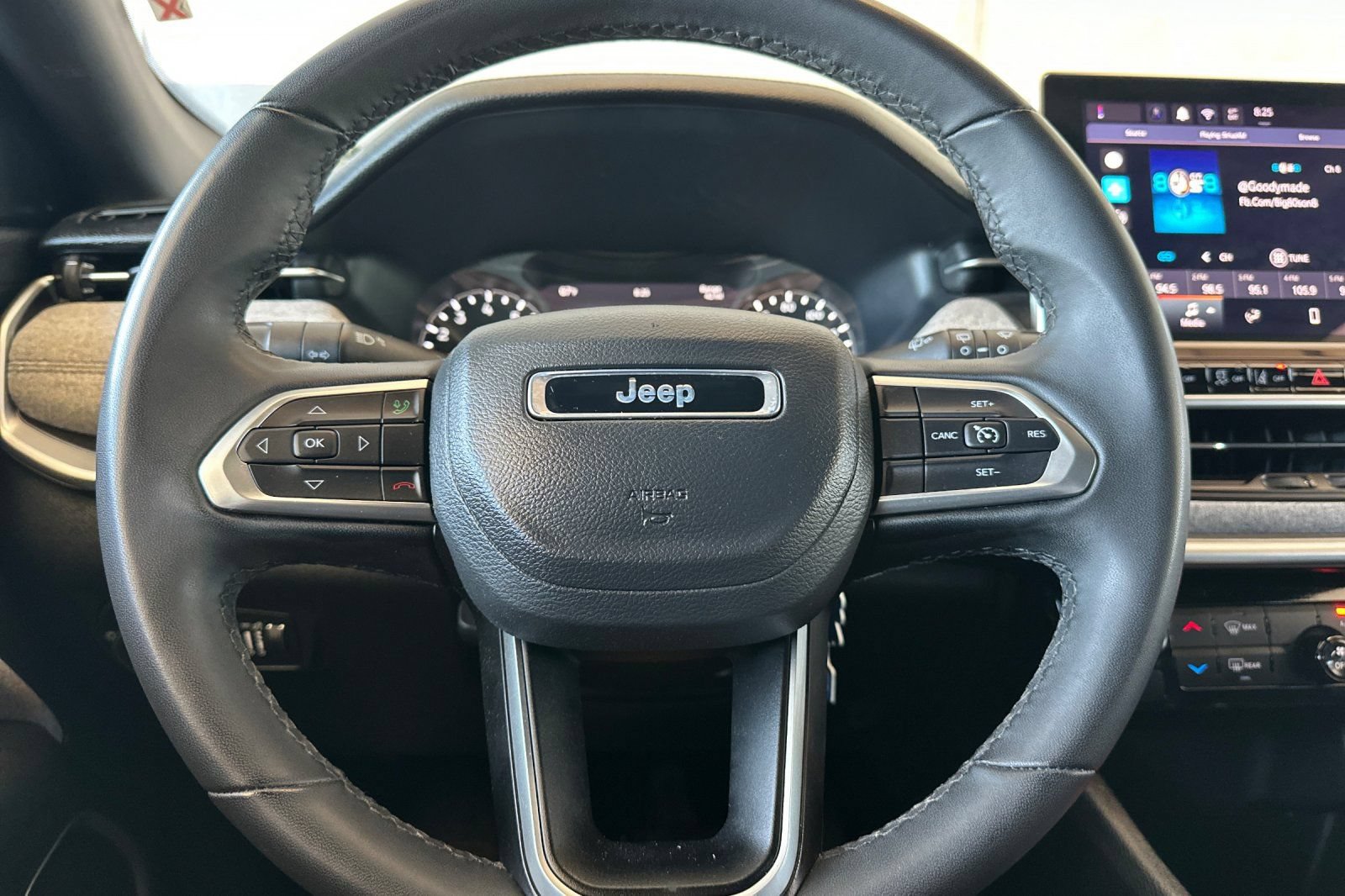 Used 2024 Jeep Compass Latitude AWD/4WD image 22