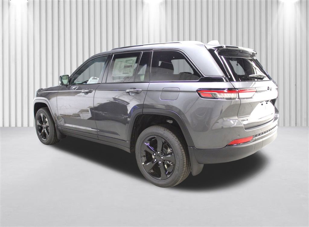 New 2025 Jeep Grand Cherokee Altitude image 5