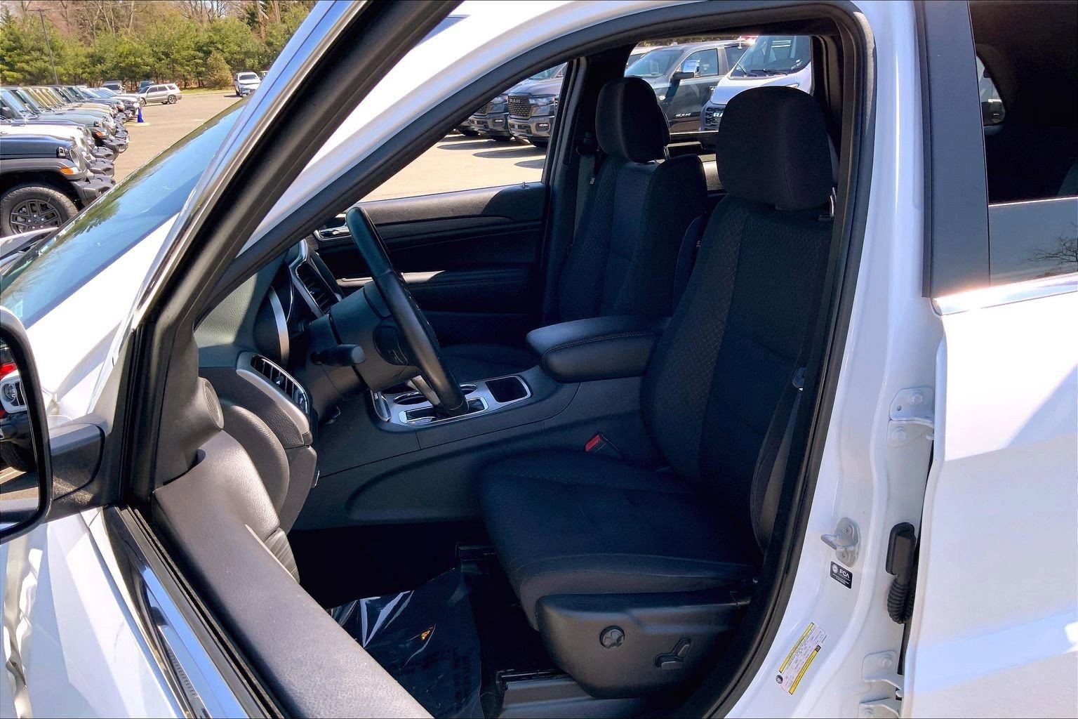 Certified 2021 Jeep Grand Cherokee Laredo AWD/4WD image 8