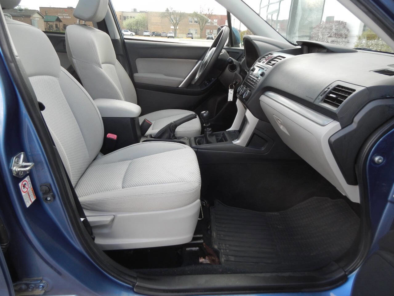 Used 2015 Subaru Forester 2.5i Premium AWD/4WD image 36