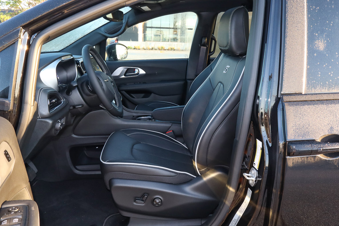 New 2026 Chrysler Pacifica Limited w/ S Appearance Package image 14