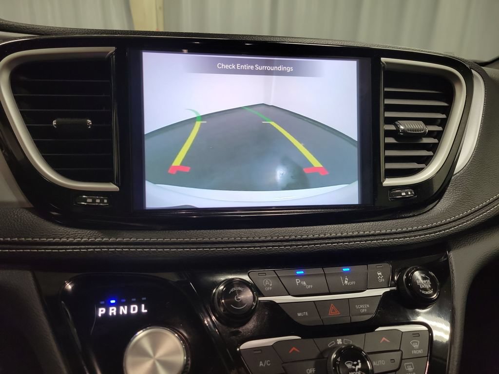 Used 2024 Chrysler Pacifica Touring FWD image 16
