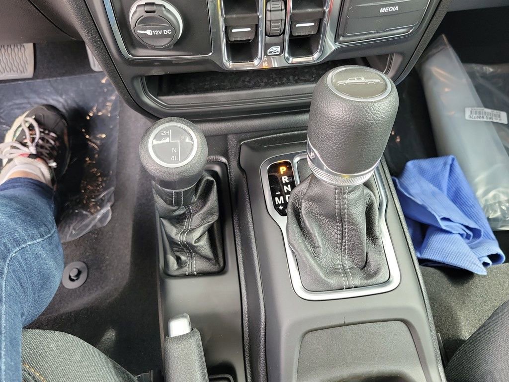 New 2025 Jeep Gladiator Sport image 23