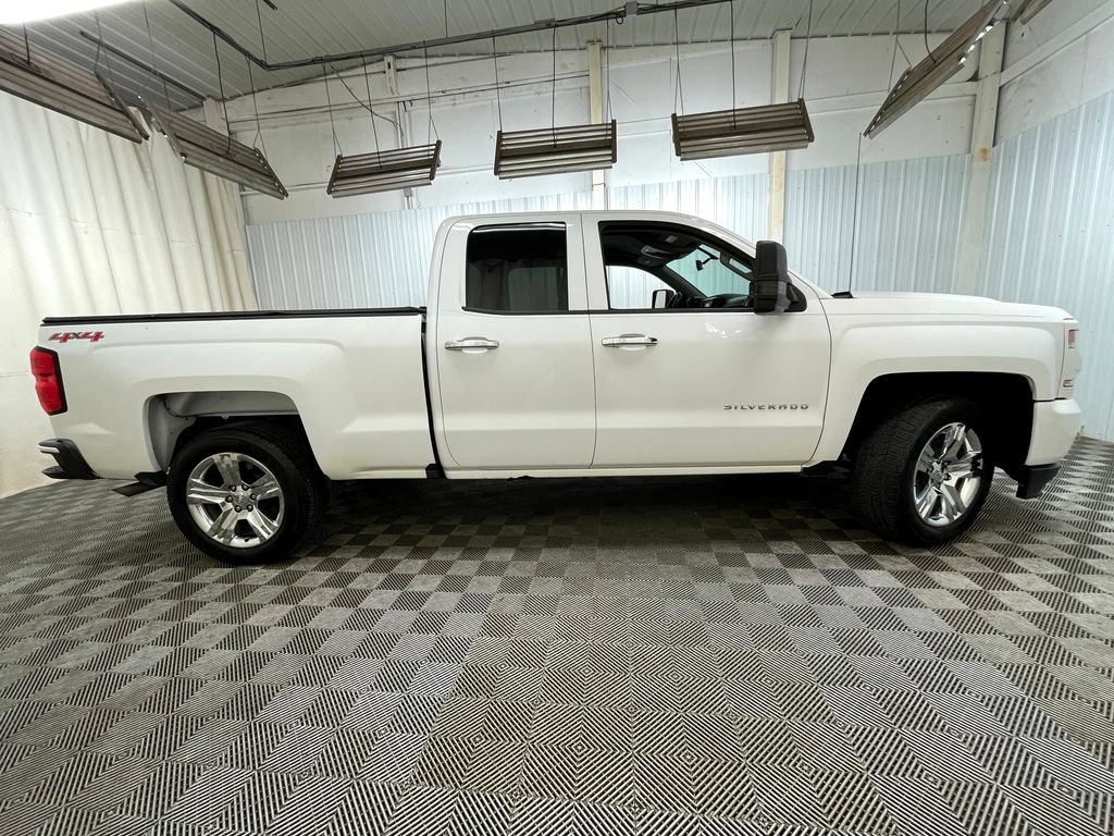Used 2017 Chevrolet Silverado 1500 Custom w/ Custom Convenience Package AWD/4WD image 7