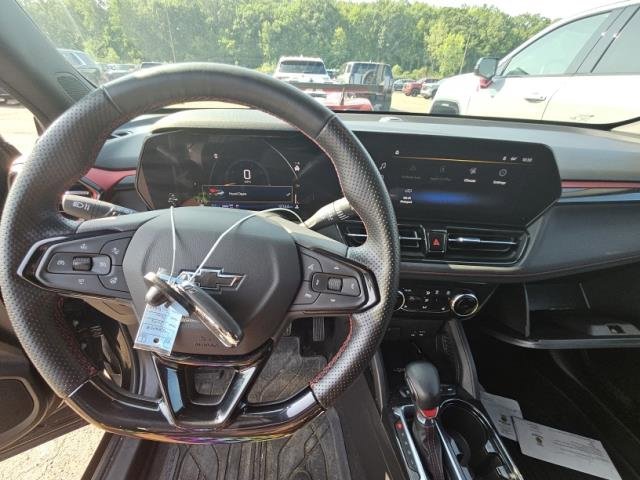 Used 2025 Chevrolet TrailBlazer RS w/ Convenience Package AWD/4WD image 2