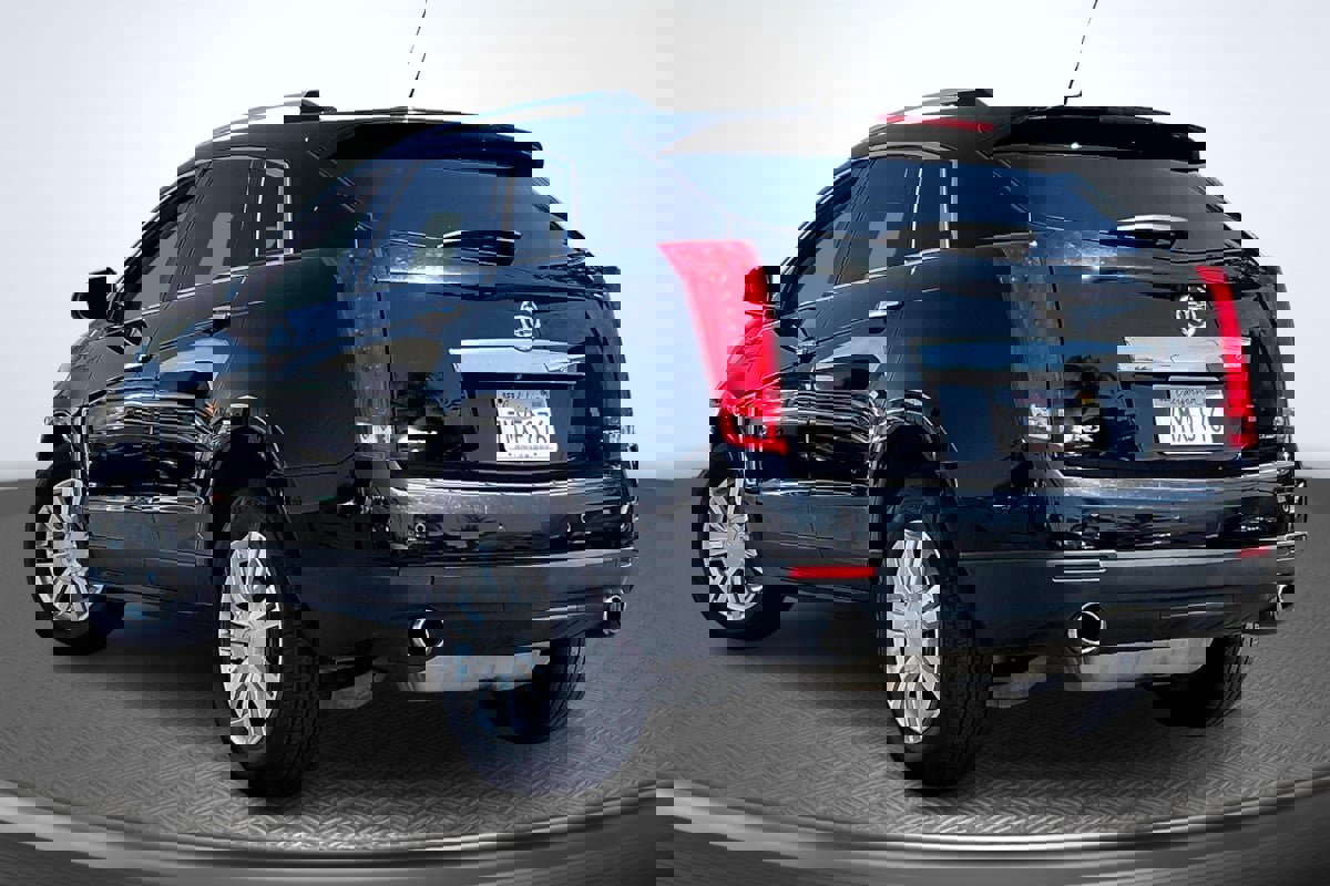 Used 2016 Cadillac SRX Luxury image 2