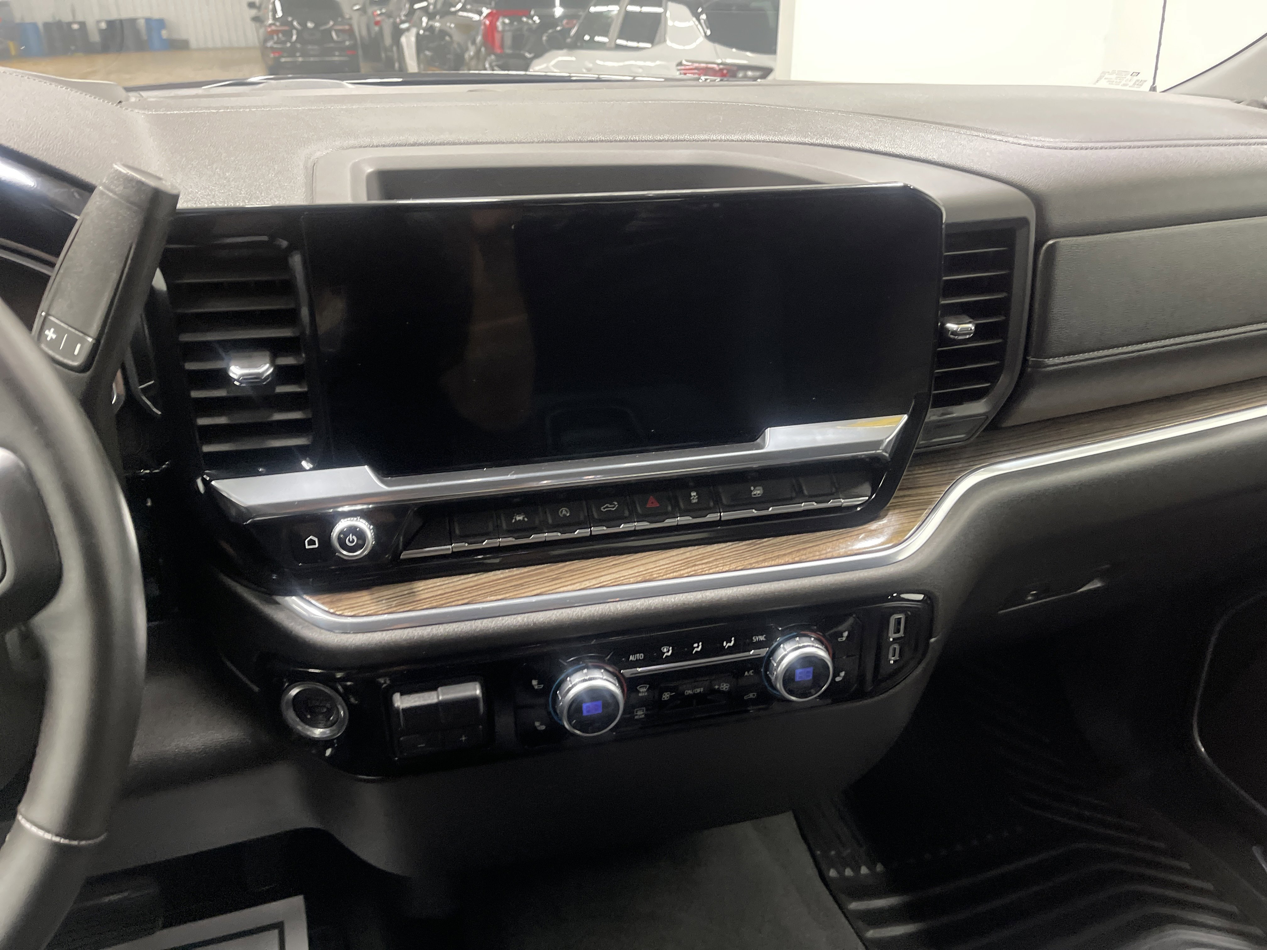 Used 2025 GMC Sierra 1500 Elevation image 29