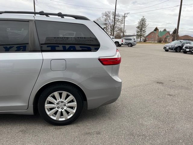 Used 2017 Toyota Sienna Limited FWD image 8