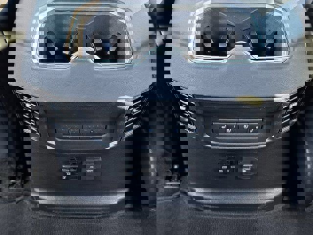 Used 2025 Toyota Tundra Platinum image 32