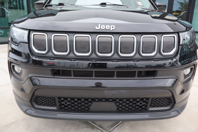 Used 2022 Jeep Compass Latitude FWD image 15
