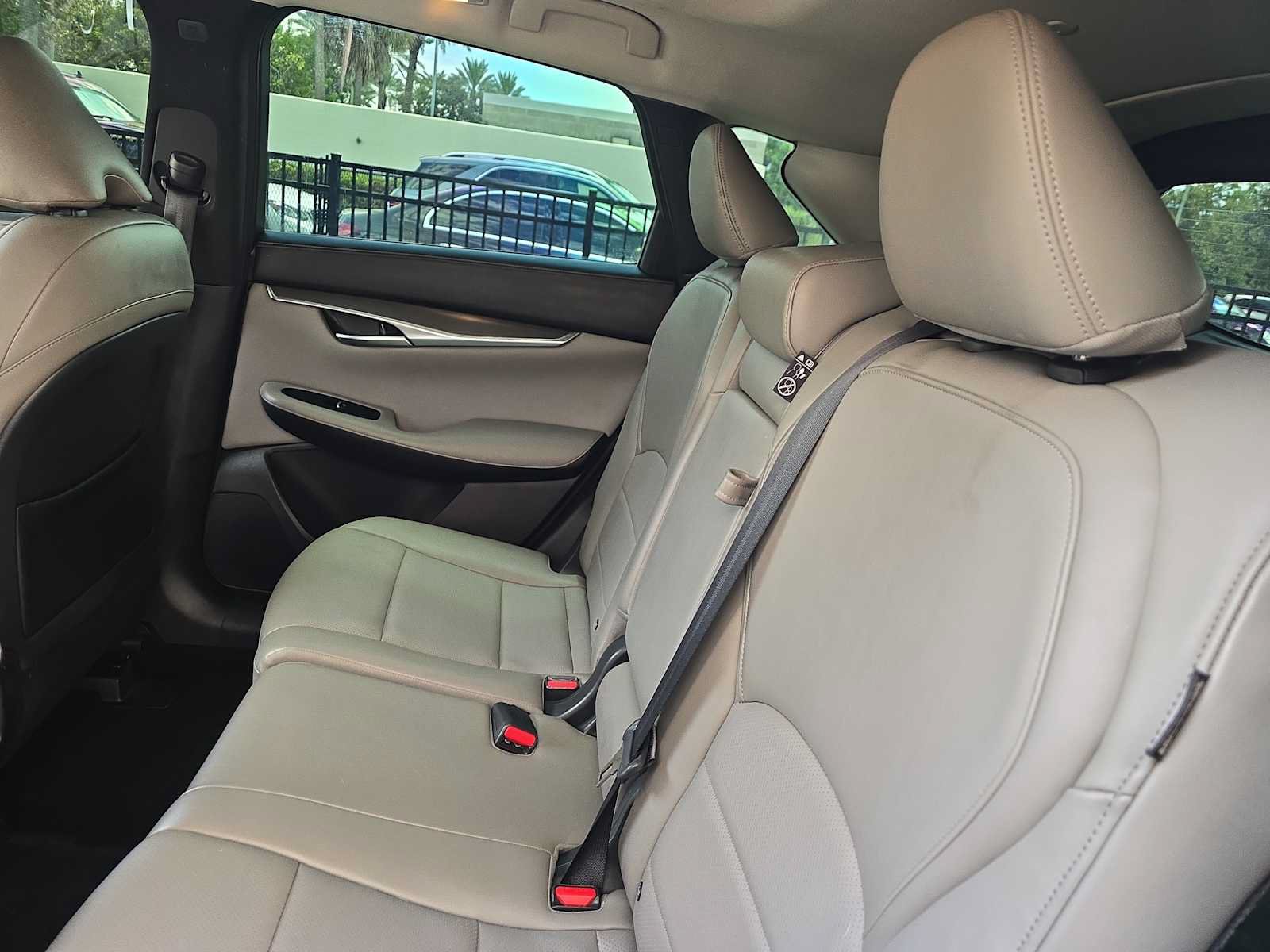 Used 2024 INFINITI QX50 Luxe w/ Accent Package FWD image 12