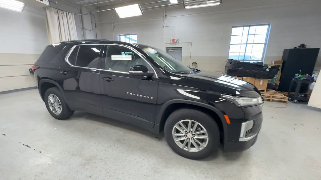 Certified 2023 Chevrolet Traverse LT FWD image 3