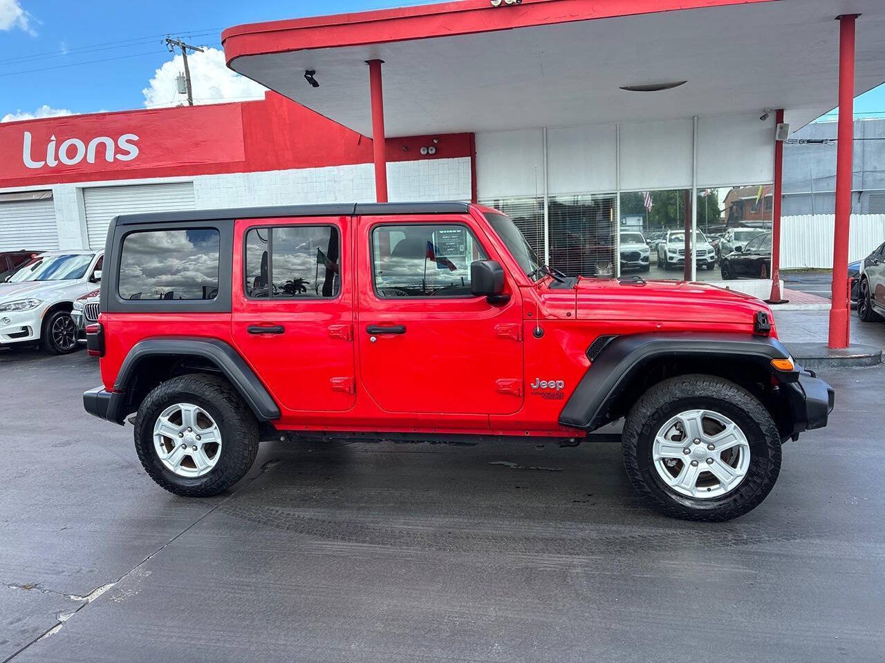 Used 2019 Jeep Wrangler Unlimited Sport S AWD/4WD image 11