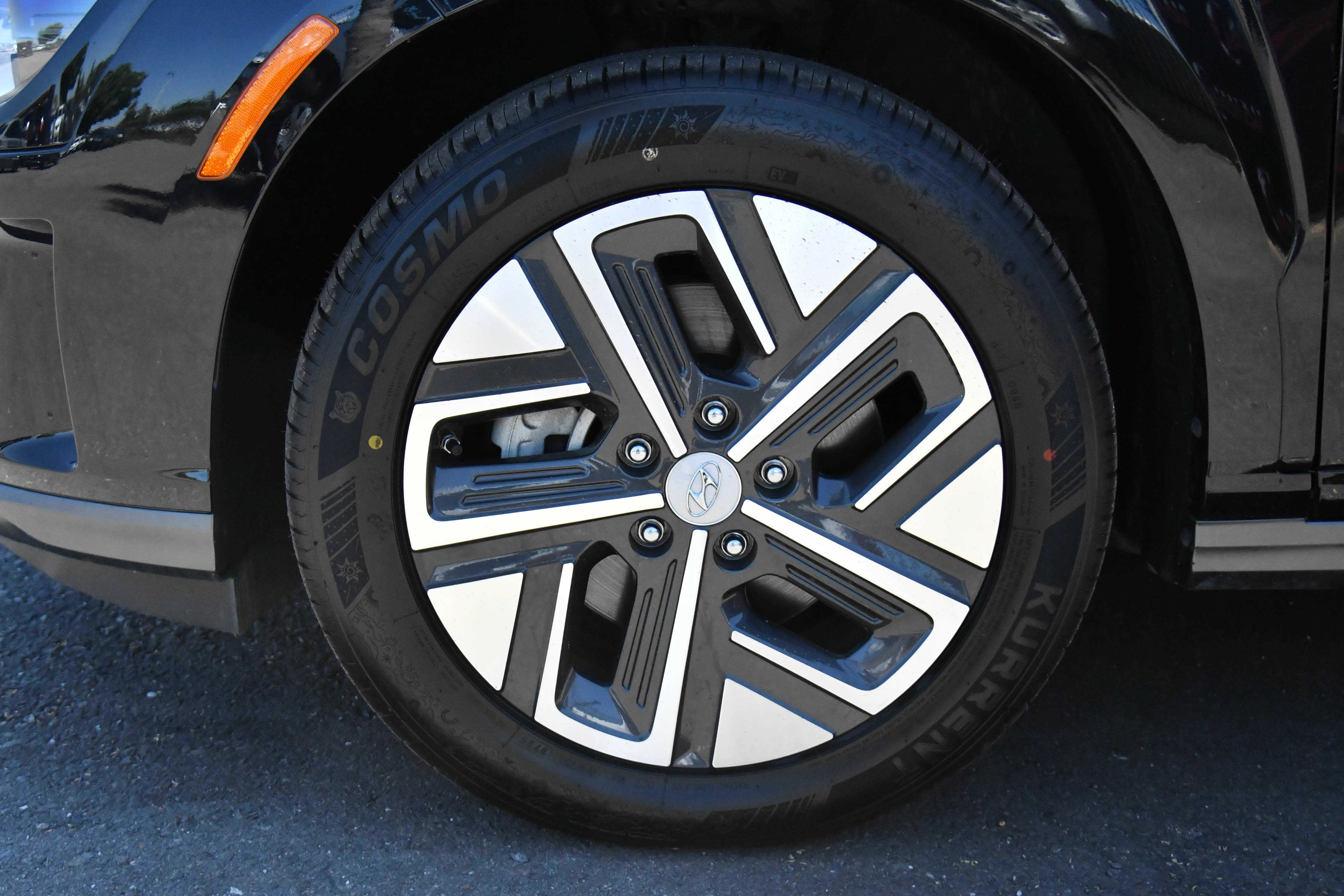 Used 2023 Hyundai Kona SE w/ Cargo Package FWD image 12