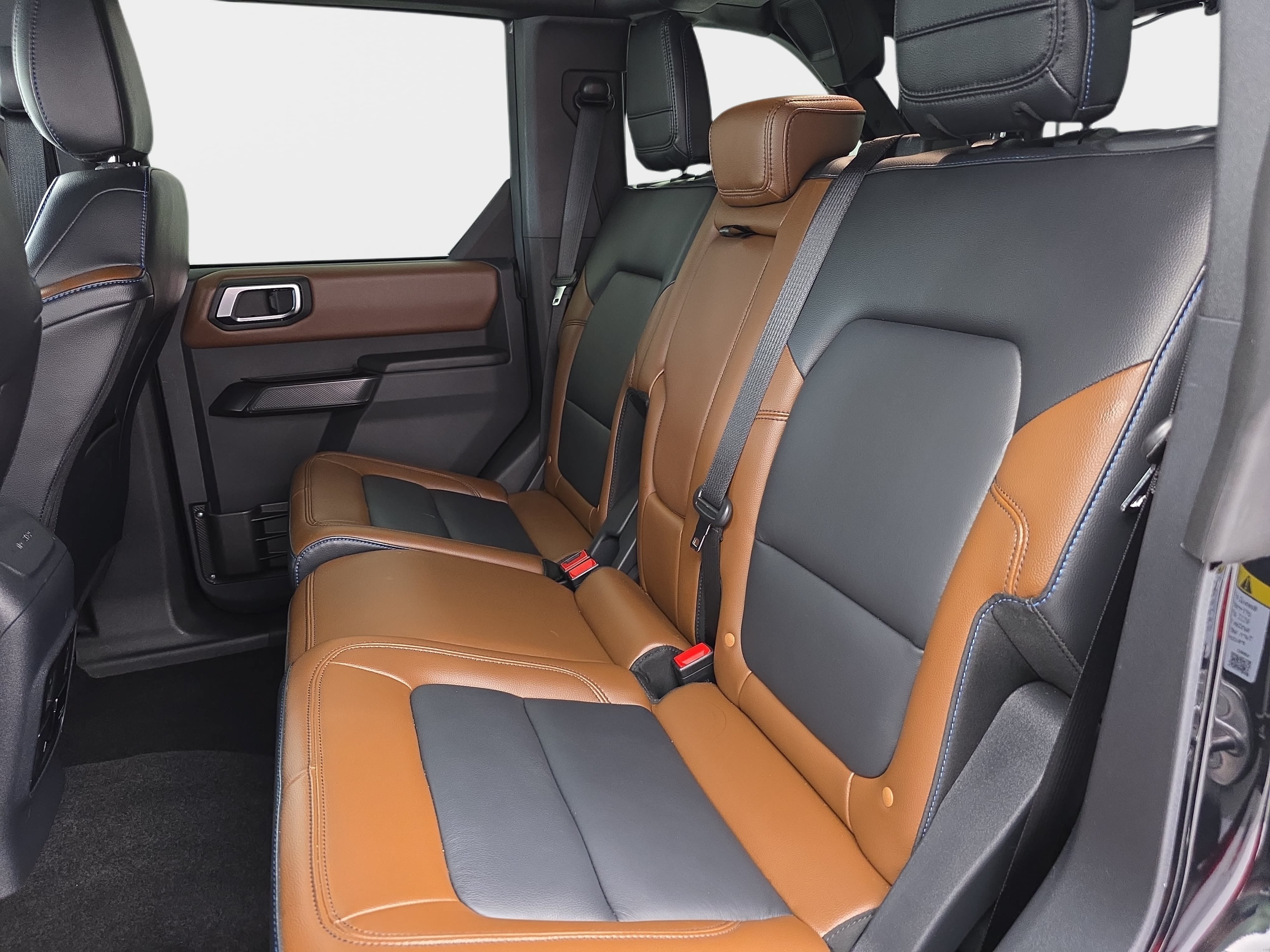 Used 2024 Ford Bronco Outer Banks AWD/4WD image 13