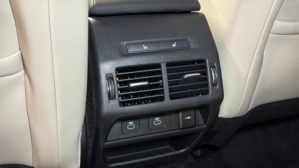 Used 2024 Land Rover Discovery Sport S image 17