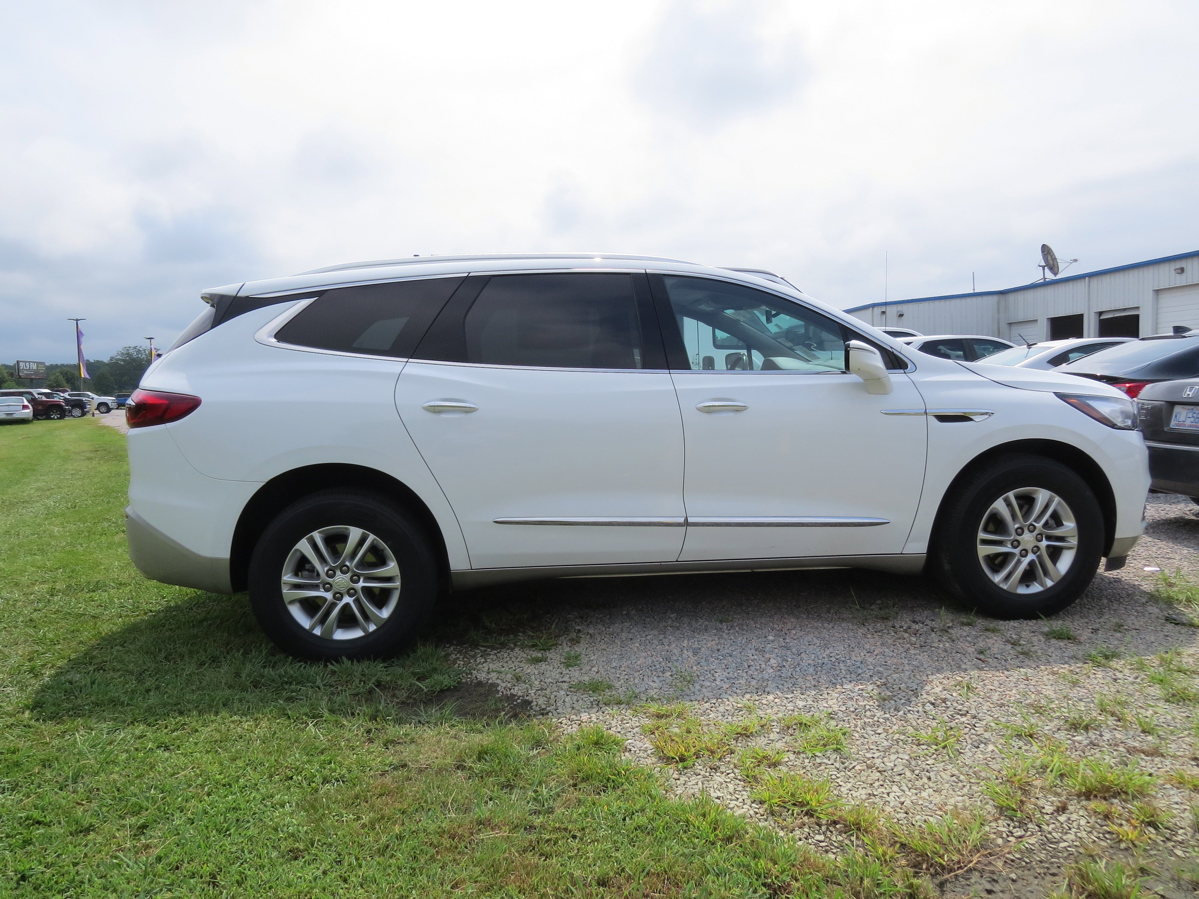 Used 2021 Buick Enclave Essence image 18