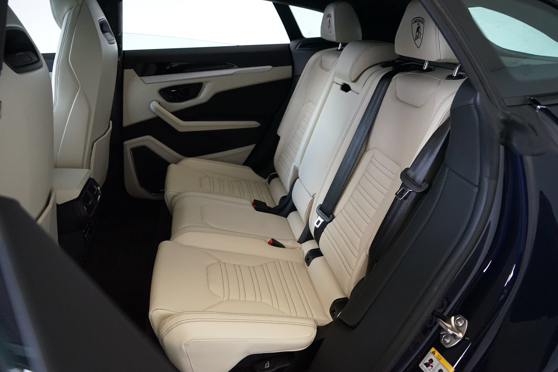 Used 2025 Lamborghini Urus SE AWD/4WD image 24