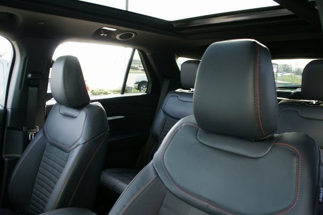 New 2026 Ford Explorer ST-Line w/ ST-Line Street Pack image 19