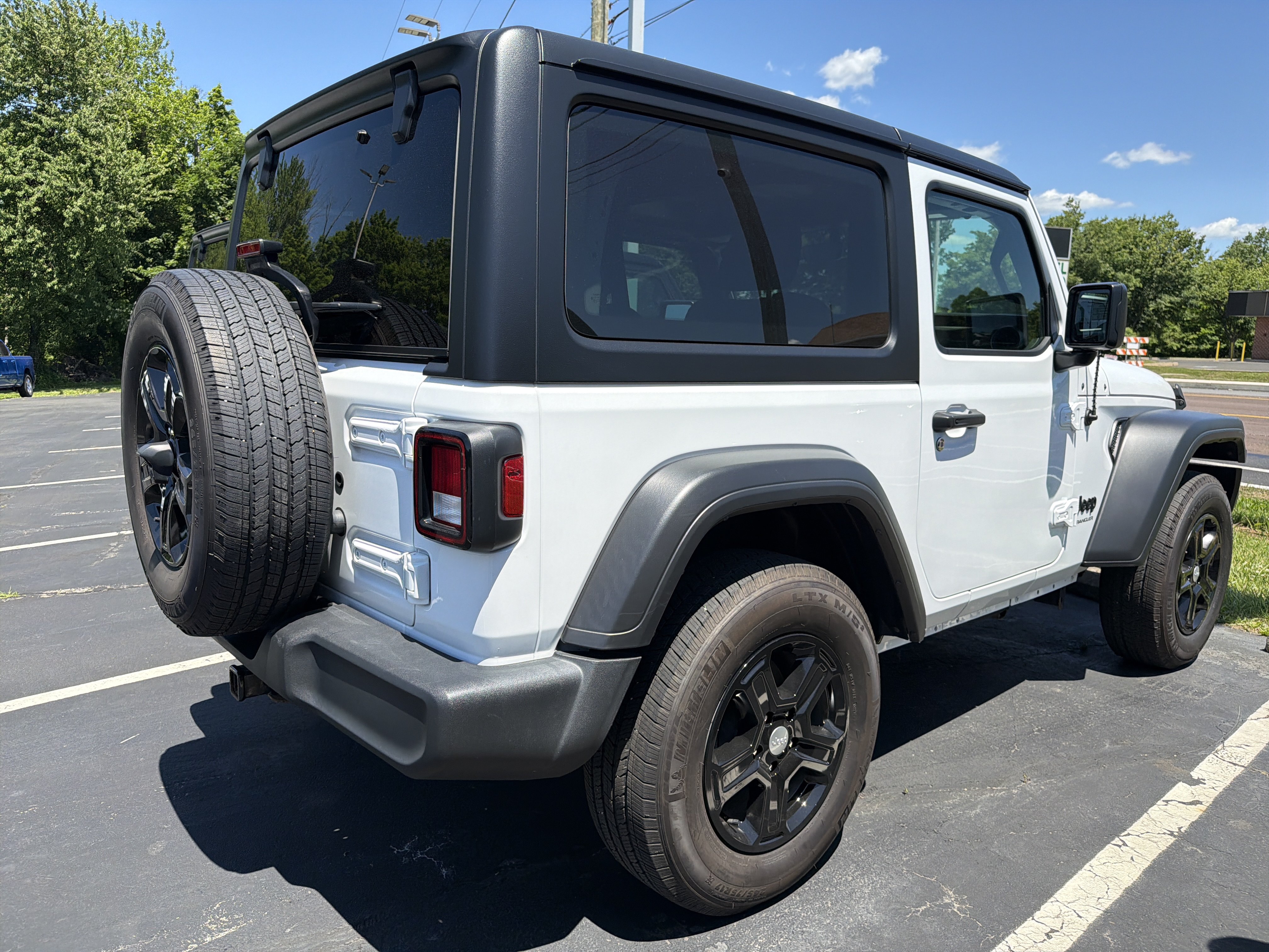 Used 2022 Jeep Wrangler Sport AWD/4WD image 7