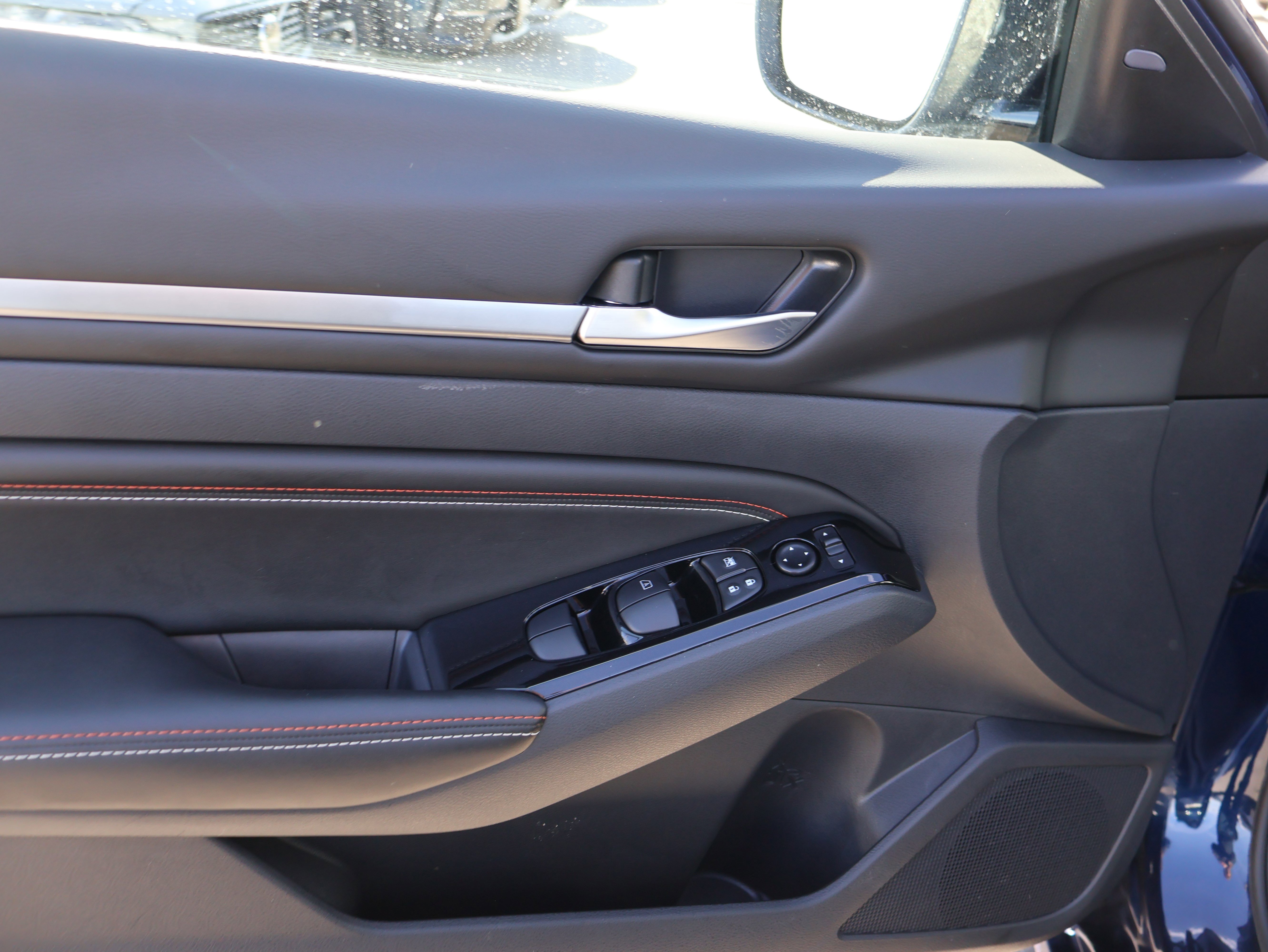 Used 2023 Nissan Altima 2.5 SR w/ SR Premium Package image 22