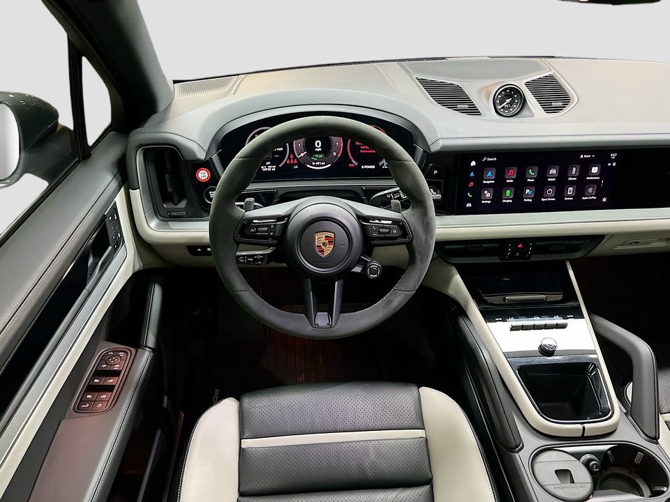 Certified 2024 Porsche Cayenne AWD/4WD image 25