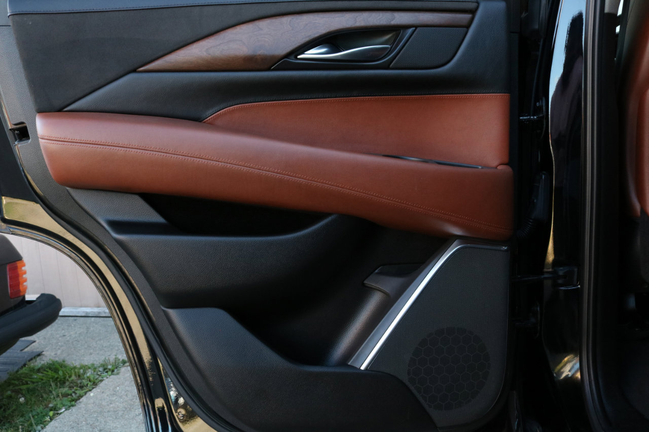 Used 2017 Cadillac Escalade Premium Luxury image 37