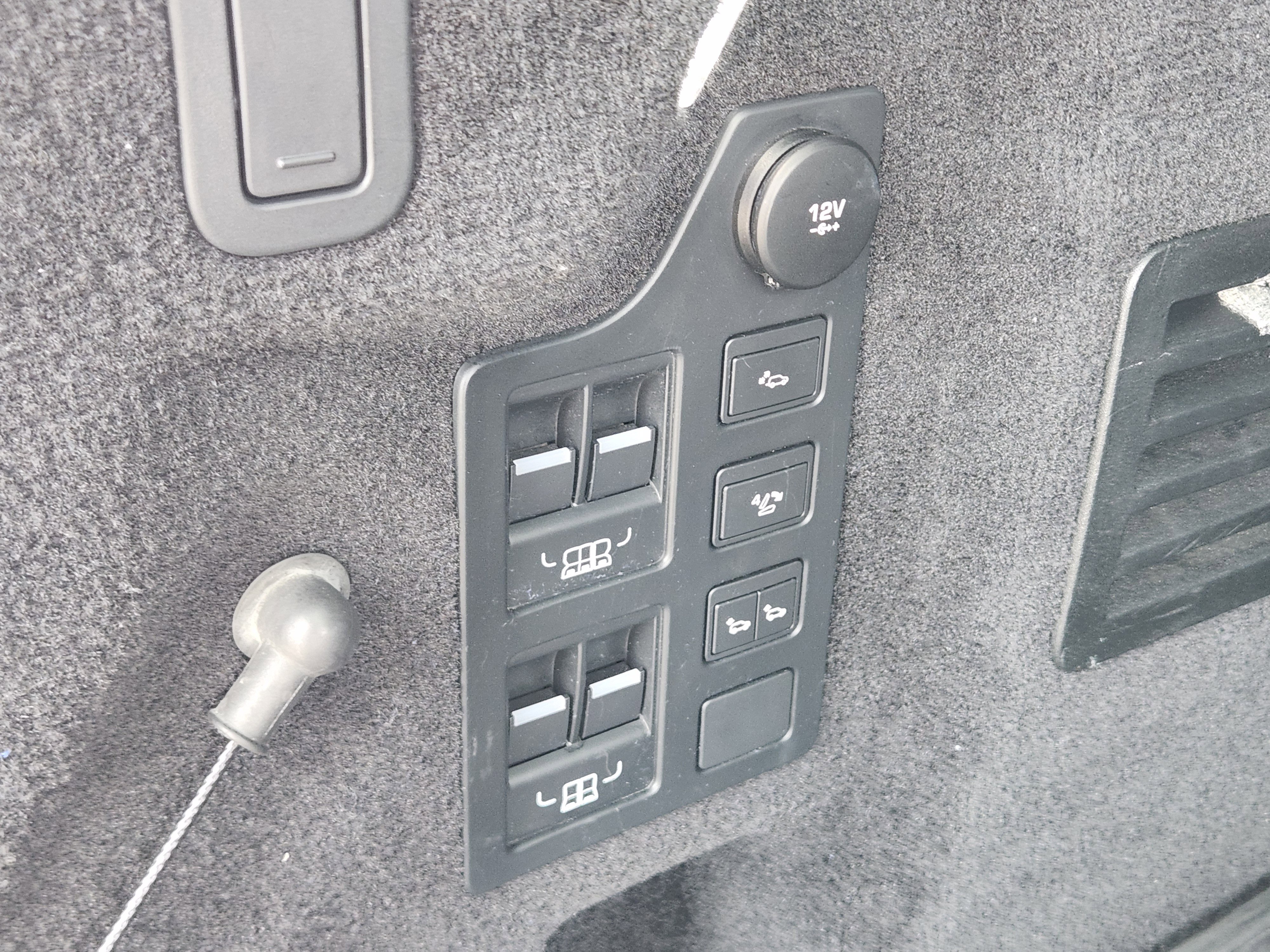 Used 2018 Land Rover Discovery HSE image 28