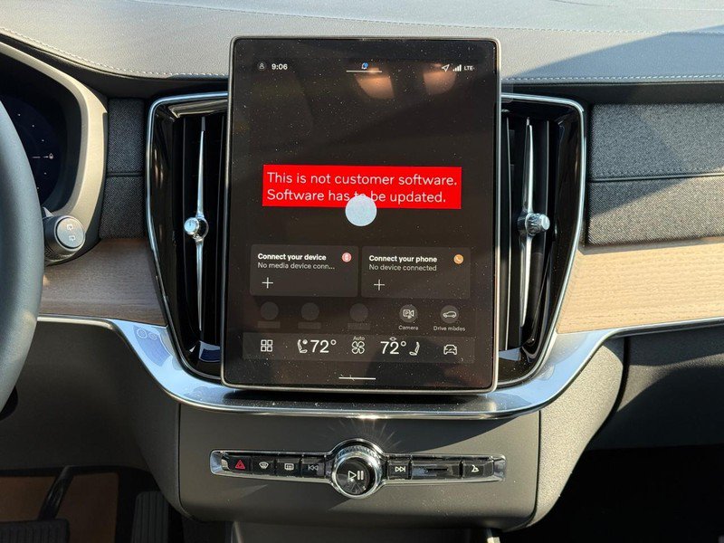 New 2026 Volvo XC90 T8 Plus w/ Protection Package Premier AWD/4WD image 9