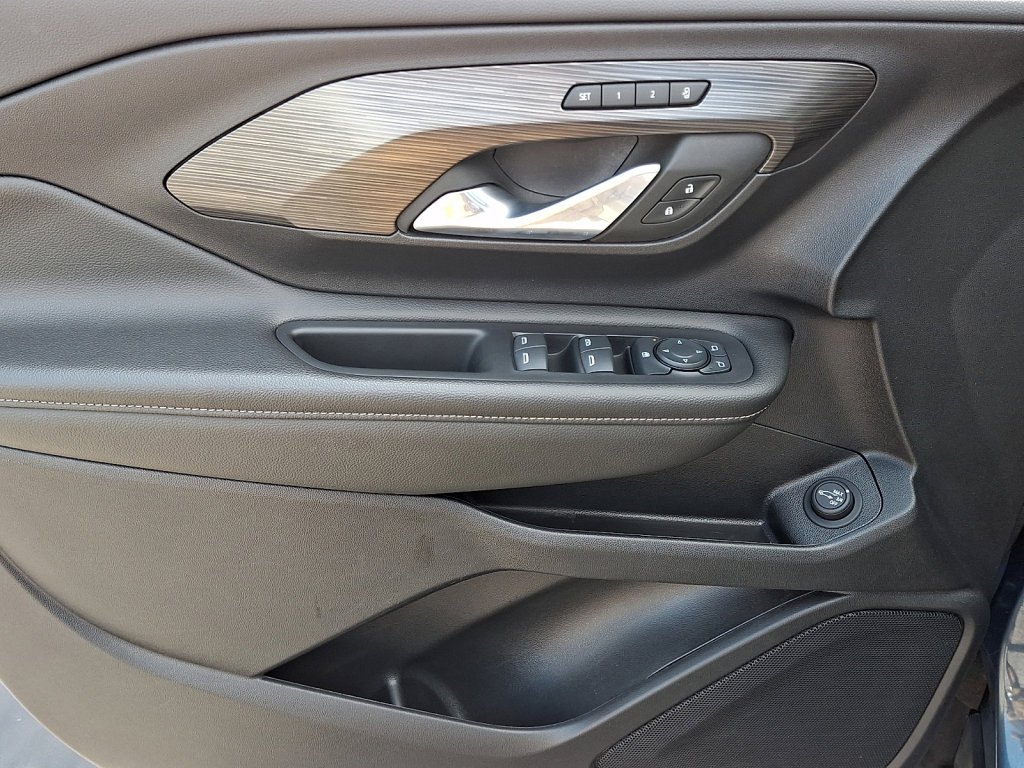 Used 2024 GMC Terrain SLT image 23