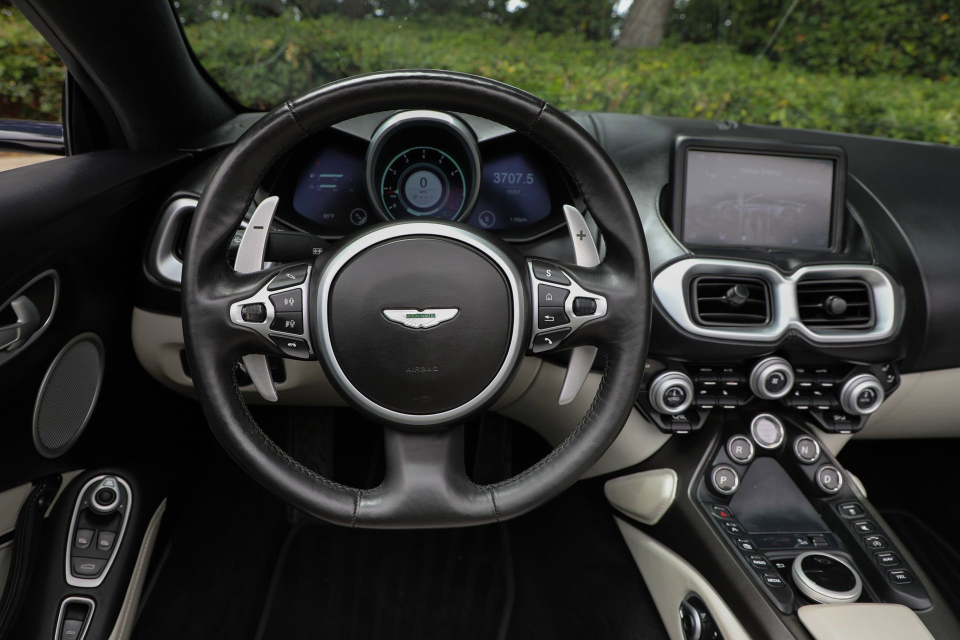 Used 2023 Aston Martin V8 Vantage Roadster RWD image 22
